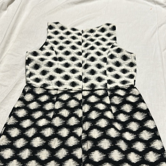 Ann Taylor Sleeveless Black and White Patterned Dress 6P NWT - Picture 5 of 5